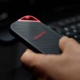 SanDisk_Extreme_PRO_V3_In-Hand