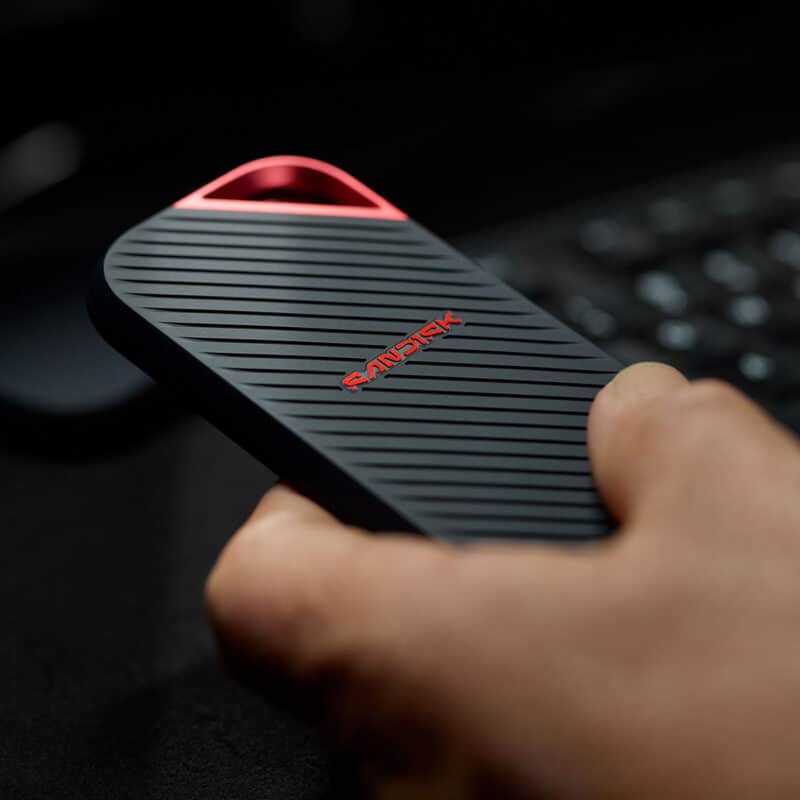 SanDisk_Extreme_PRO_V3_In-Hand SanDisk_Extreme_PRO_V3_In-Hand