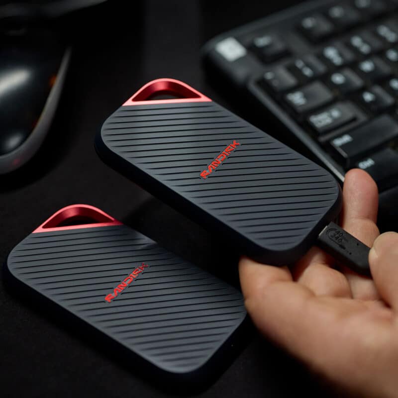 SanDisk_Extreme_PRO_V3_In-Hand2 SanDisk_Extreme_PRO_V3_In-Hand2